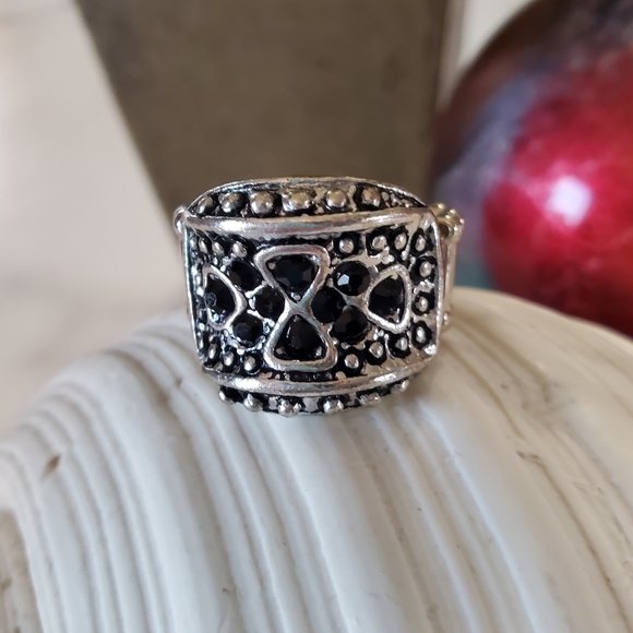 Silver Tone and Black Jewels Stretch Band Ring 💥3 for $24💥 - Picture 10 of 16